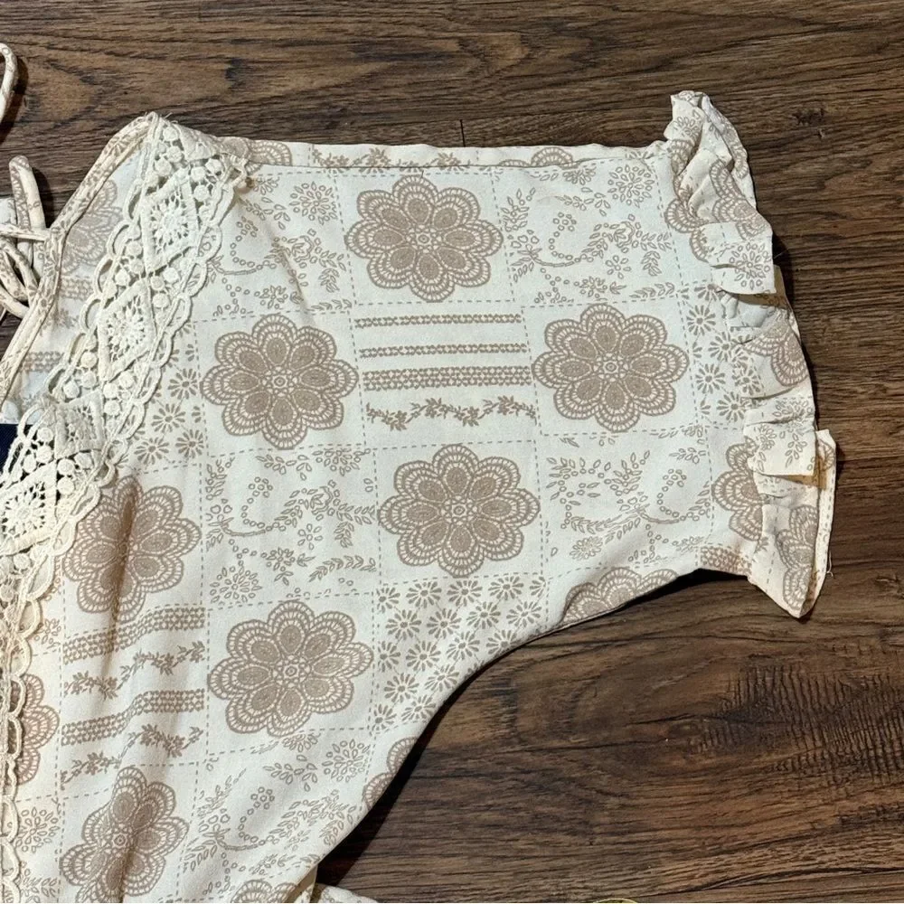 Daytrip Medallion Print Peplum Top Ivory Tan Size Small - Picture 8 of 10